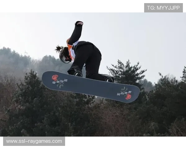 单板滑雪女子大跳台预赛：中国小将张小楠154.50分排名第11晋级决赛，连续三轮完成1080动作